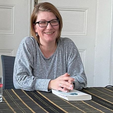 Nadine Lüdke bei einer Lesung