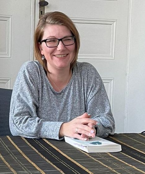 Nadine A. Lüdke bei der Lesung ihres Debüts